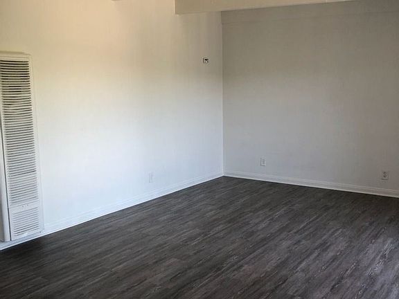 4th image of 1240 E 52nd St APT 10