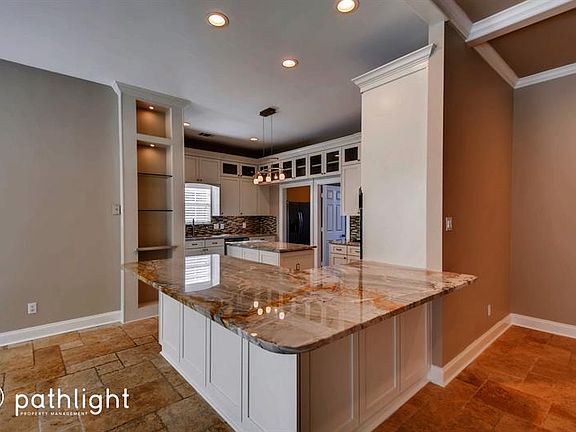 4th image of 114 Lake Forest Ct
