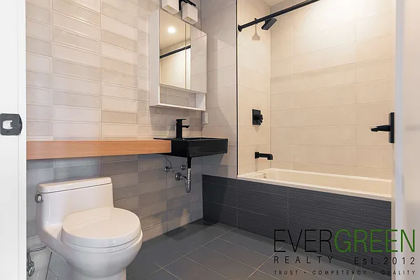 Rented by Evergreen Apartments BK | media 14