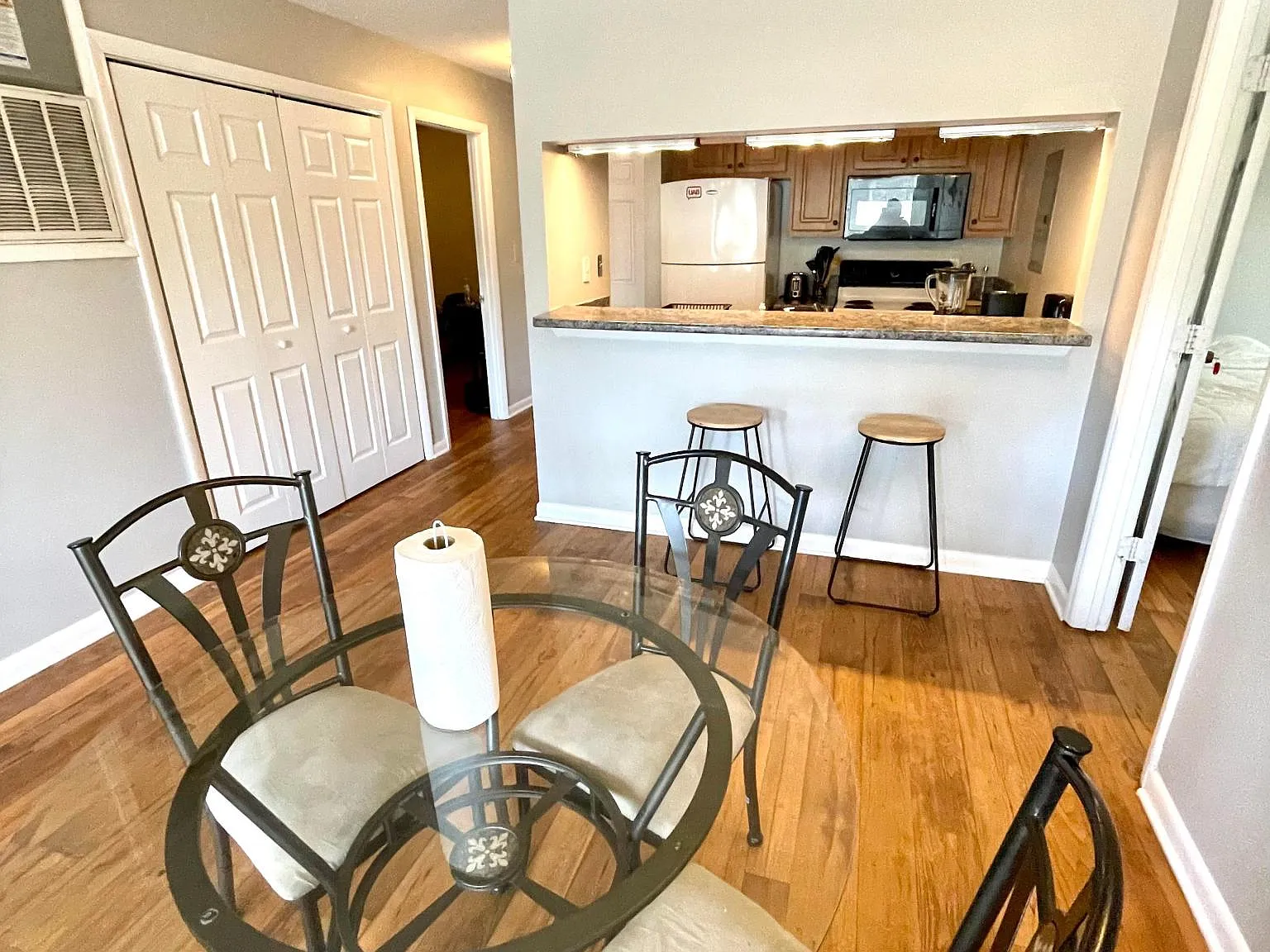 4 bed, 1219 sqft, $890 — Photo 4