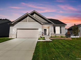 8045 Carston Ln, Brighton, MI 48116
