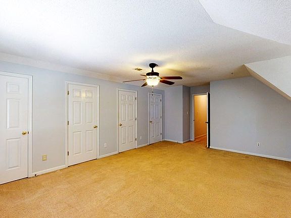 3rd image of 136 Wood Creek Dr