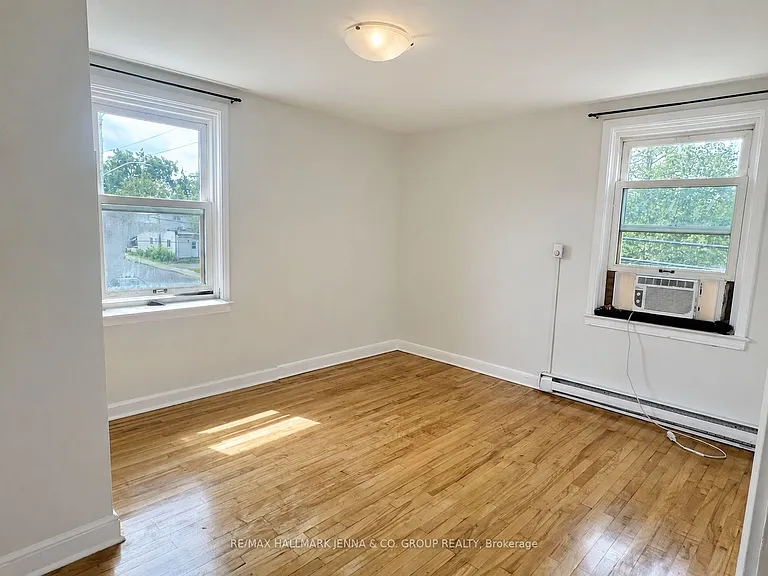 211 Hannah St — Photo 16