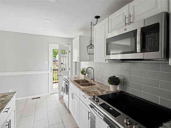 4th image of 1503 Young St