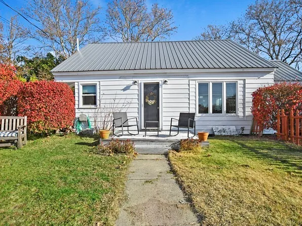 4 Markar St, Nashua, NH 03060
