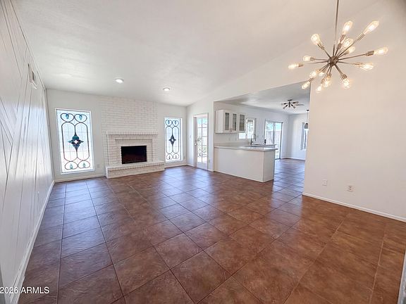 3rd image of 1307 W ALAMO Drive