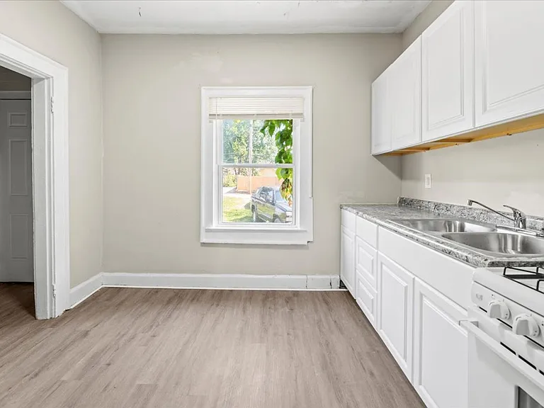 447 N Sherman Dr — Photo 9