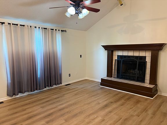 2nd image of 304 NE Dreamweaver Ave