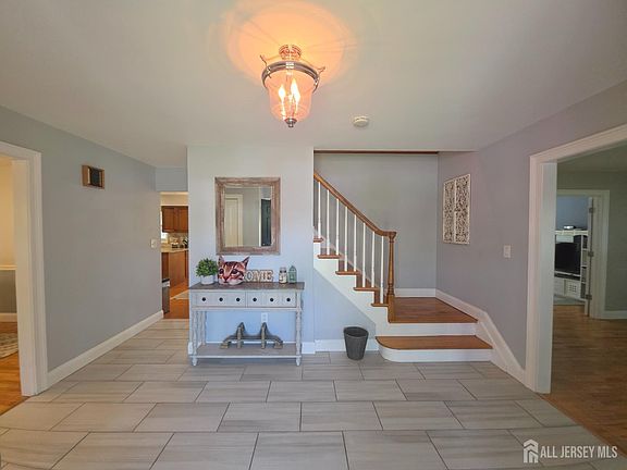 3rd image of 16 Glynn Ct