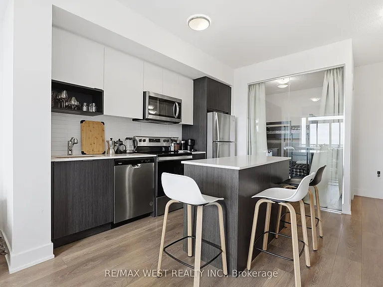 202 Burnhamthorpe Rd E #1310 — Photo 7
