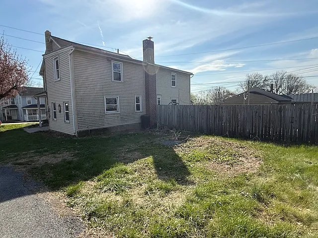 323 Main St — Photo 14