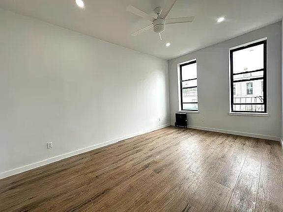 4th image of 142 Weirfield St Floor 3