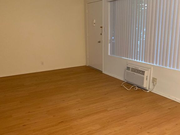 5th image of 7067 Hawthorn Ave APT 15