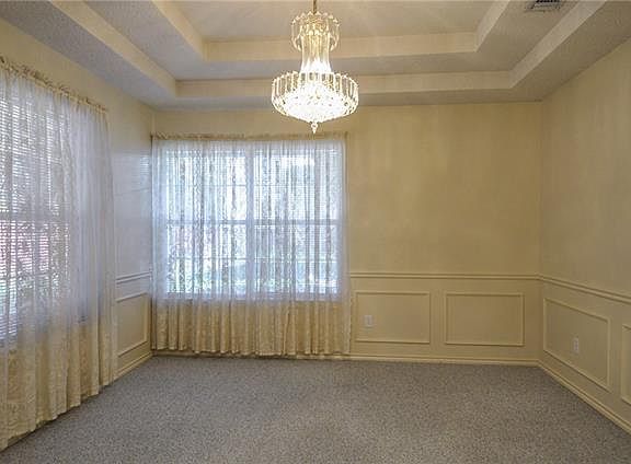 5th image of 812 Nadine Ln
