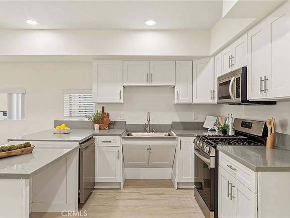 4th image of 1409 N Hobart Blvd