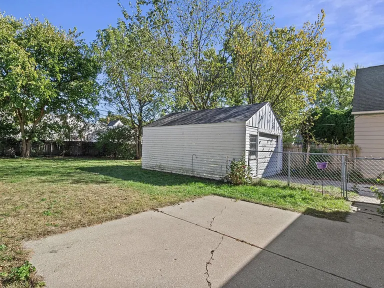4918 N Berkeley Blvd — Photo 32