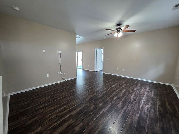 5th image of 714 Lacy Oak Dr