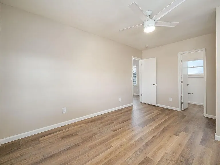 5480 Capistrano Ave #8 — Photo 10