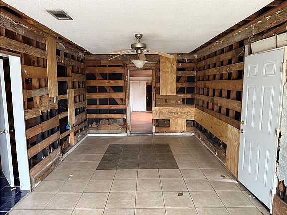 4th image of 712 Avenue F