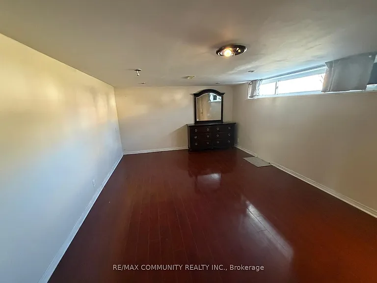 52 Grassington Cres #BASEMENT — Photo 10