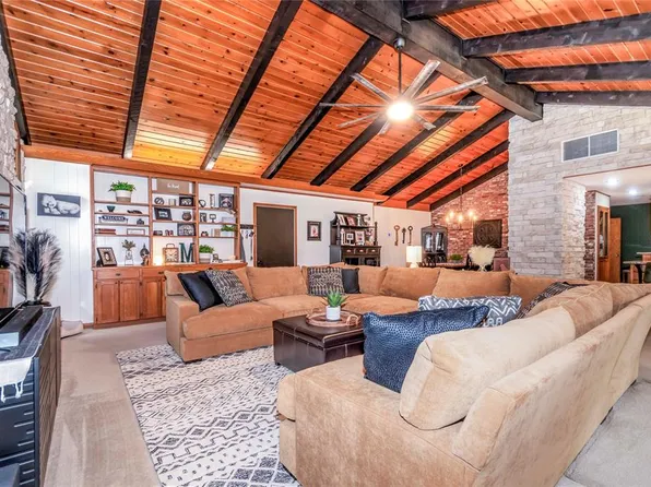 1938 Haynie Ln, Prague, OK 74864