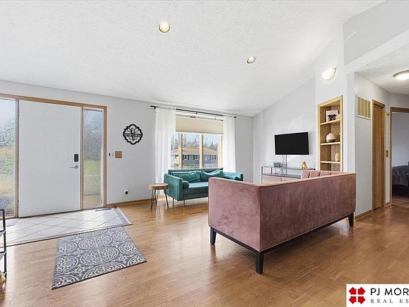 5th image of 8604 Fowler Ave