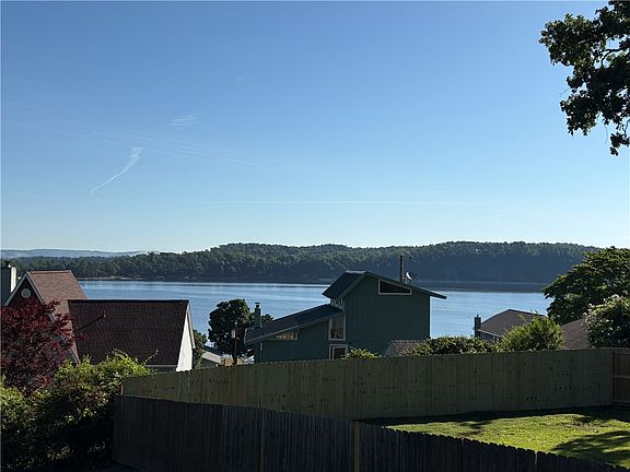 3rd image of 16578 Cypress Ln