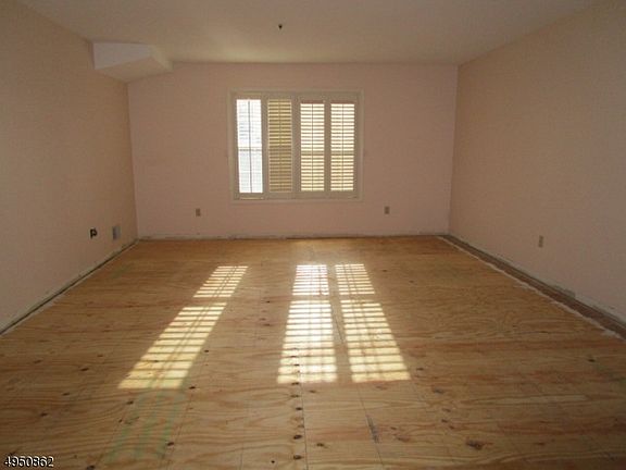 4th image of 354 Cambridge Dr #354