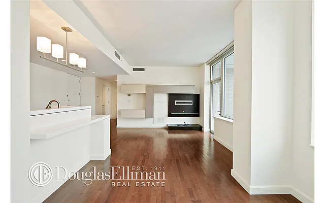 Rented by Douglas Elliman | media 33