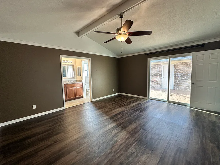 2724 Lexington Dr — Photo 10