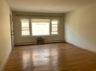 4647 Church St #2R, Skokie, IL 60076