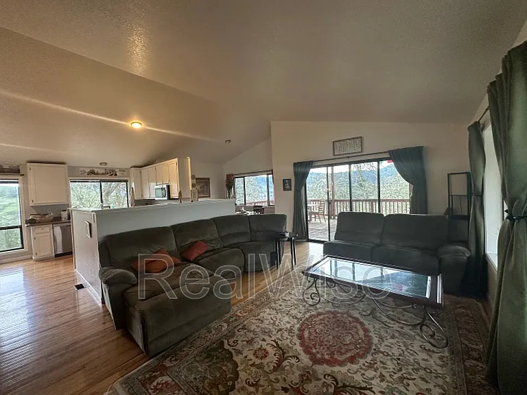 539 Hatfield Dr — Photo 7