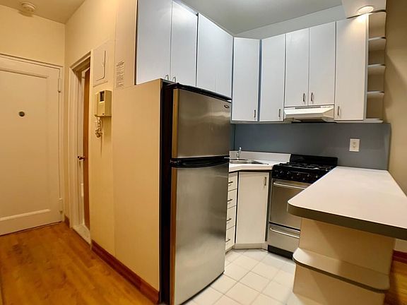 4th image of 226 E 74th St APT 3D