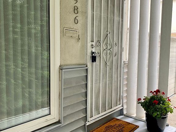 3rd image of 10986 Culver Blvd