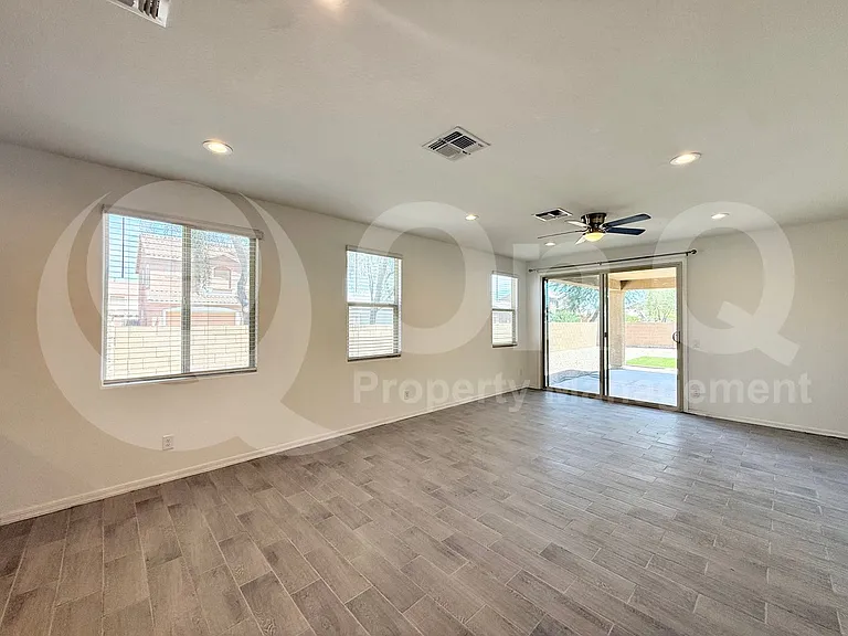1265 E Kingman St — Photo 30