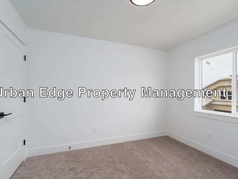5006 E Hagadorn Ln — Photo 11