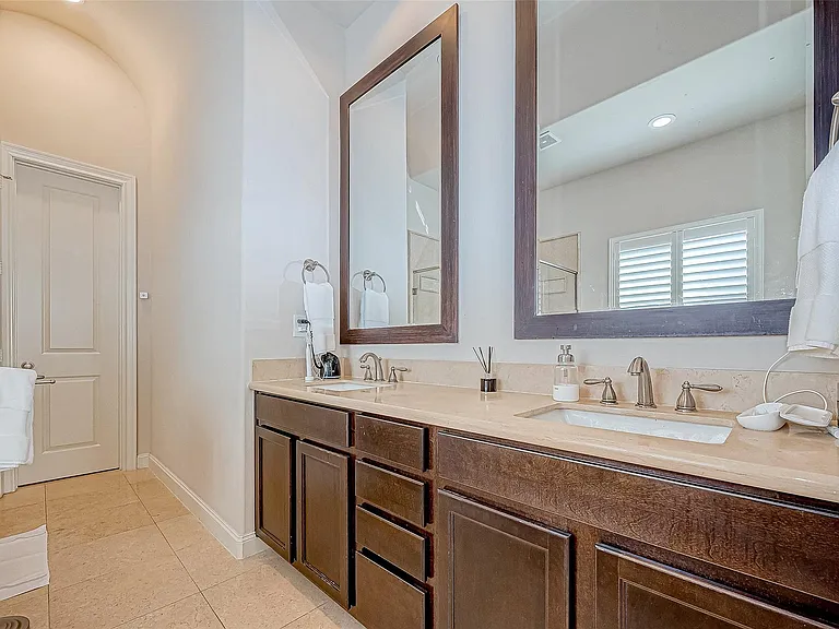 2524 Sherwin St — Photo 15