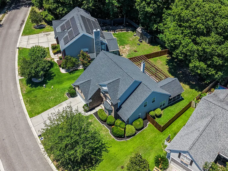 706 Beverly Dr — Photo 4