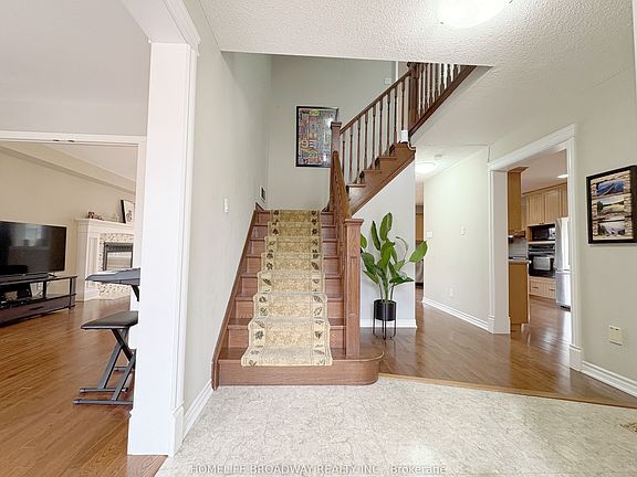 3rd image of 50 Fallingbrook St