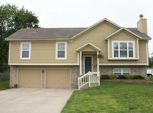 15561 Crestwood Dr, Basehor, KS 66007