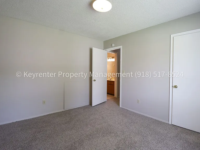 6135 - 6137 S Troost Ave Duplex — Photo 6