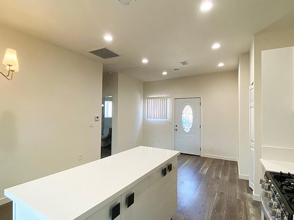 4th image of 16226 1/2 S Menlo Ave