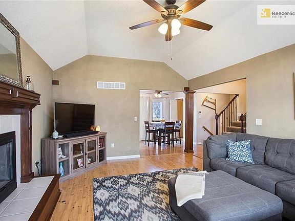 Newer flooring and paint.