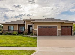 3806 150th St, Urbandale, IA 50323