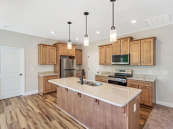 3rd image of 333 Oliver Rd