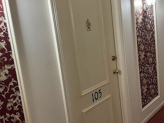 3rd image of 105 Fernwood Pl