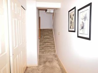 204 Country Place Dr, Lancaster, PA 17601