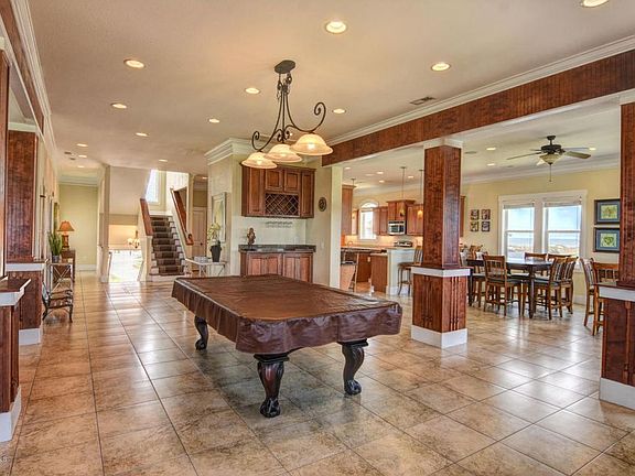 2nd image of 105 Bay Ct
