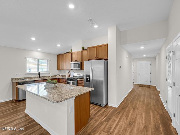 3rd image of 10914 STAPLETON Drive