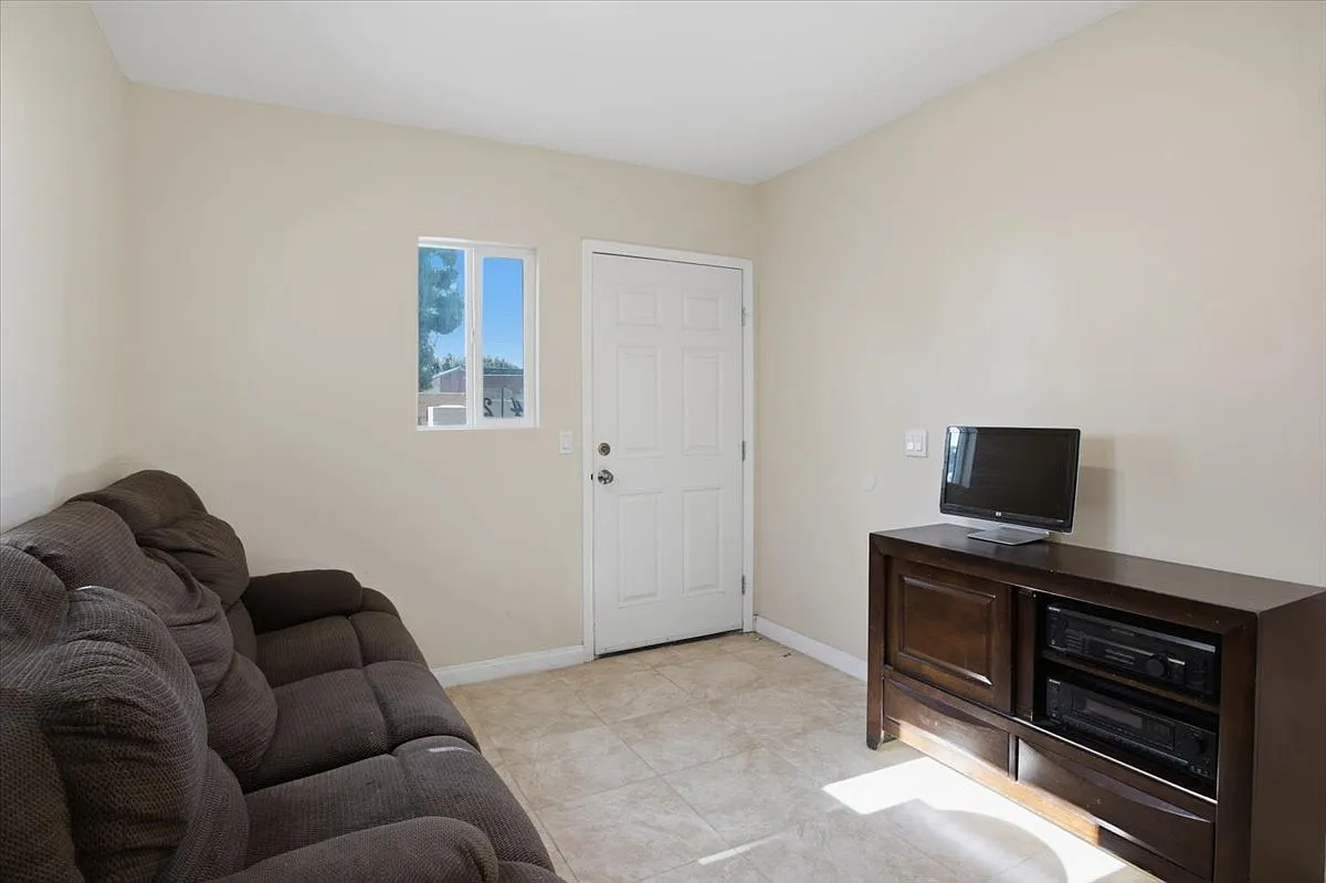 2 bed, 2.5 bath, 770 sqft, $2,800 — Photo 4